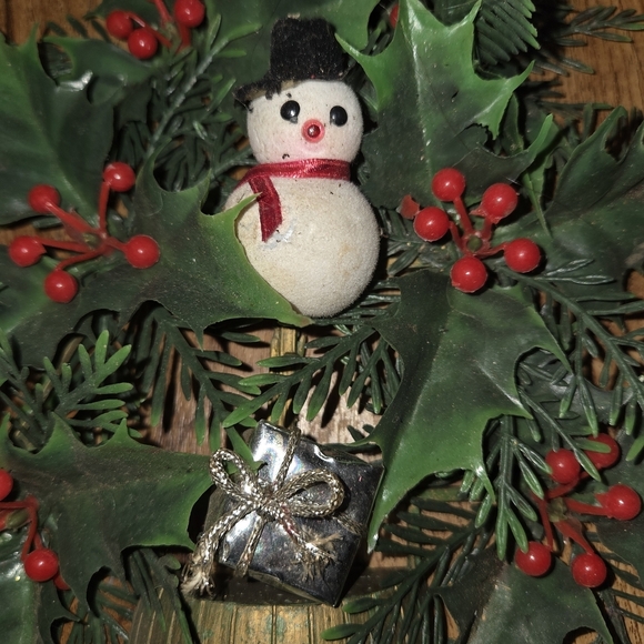 Vintage Christmas Tree Wall Hanging 13" Plastic Poinsettia Half Flat Snowman - Picture 2 of 4